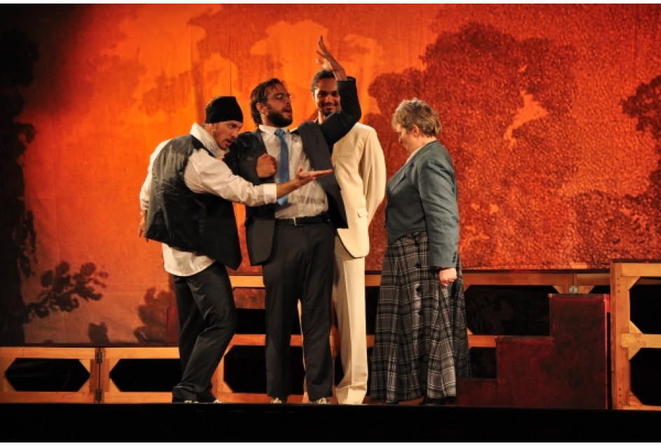 Espetáculo teatral Romeu e Julieta reuniu 350 pessoas