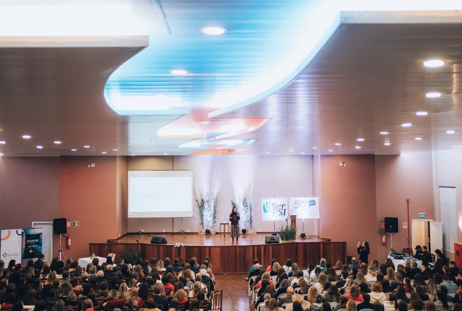 Palestra de Ana Suy reúne 500 pessoas em Garibaldi