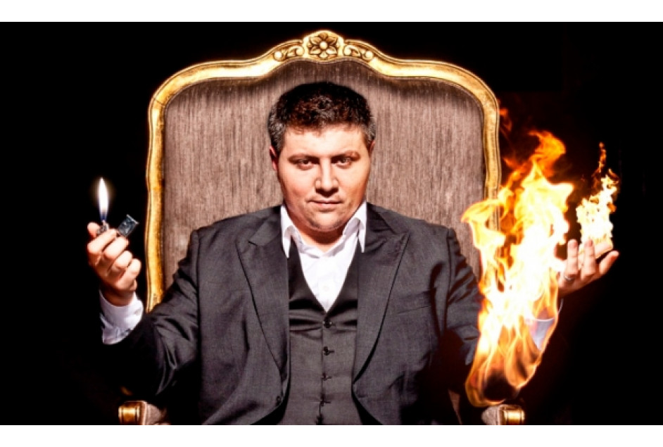 Espetáculo “Kronnus: O Ilusionista” neste domingo