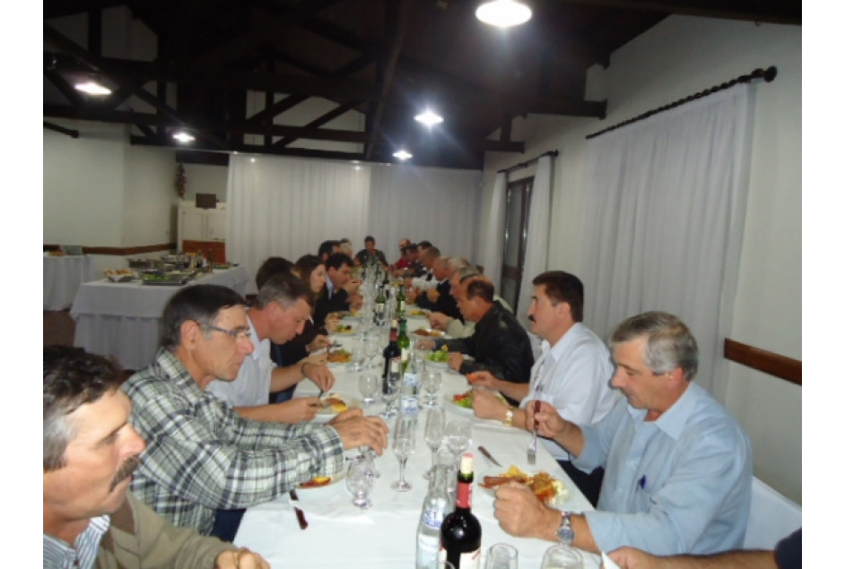 Reunião mensal da AVIGA prestigiada por autoridades