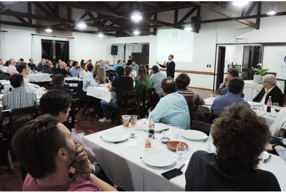 SHRBS Garibaldi realiza confraternização com associados