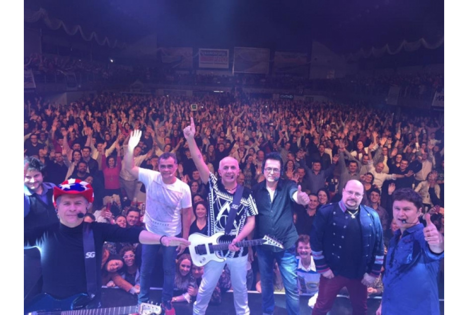 Show com Roupa Nova emocionou público nos 20 anos da APEME