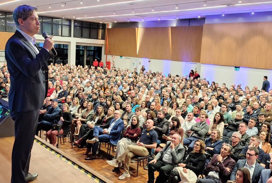 Palestra com Ricardo Amorim reverterá cerca de R$ 150 mil para segurança pública