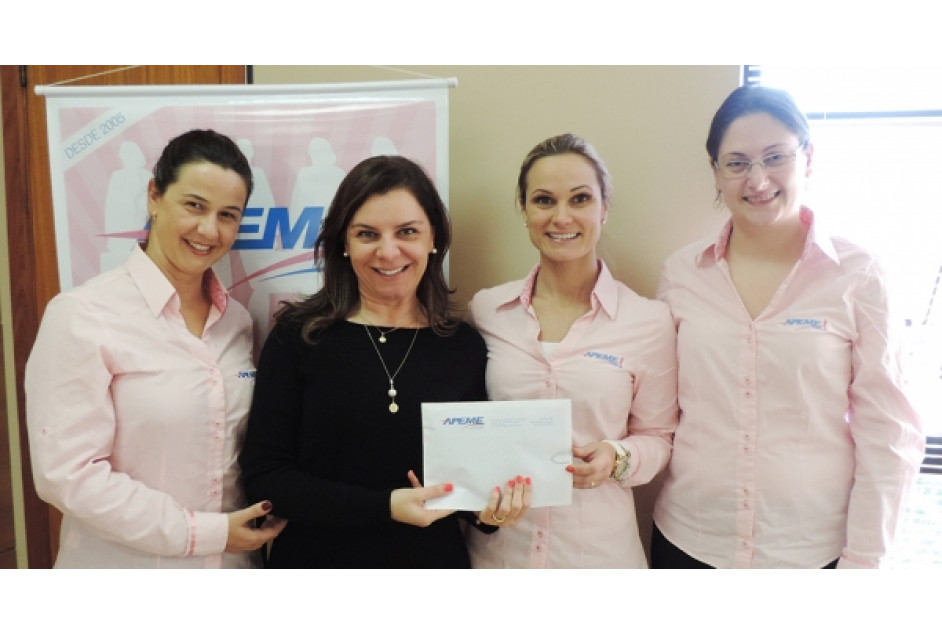 APEME Mulher entrega doação à Liga de Combate ao Câncer