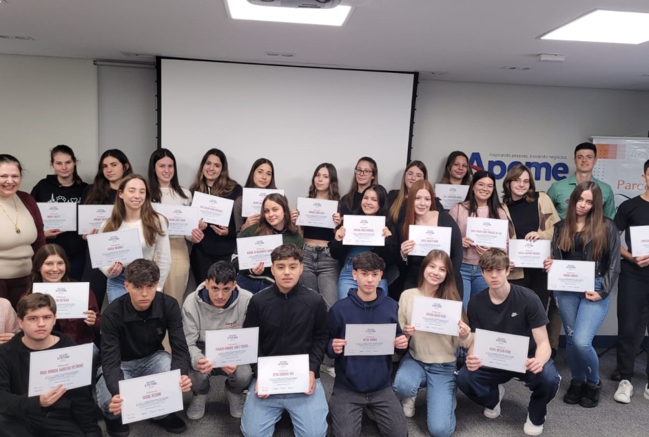 Projeto Construindo o Futuro já qualificou 96 jovens para o mercado de trabalho