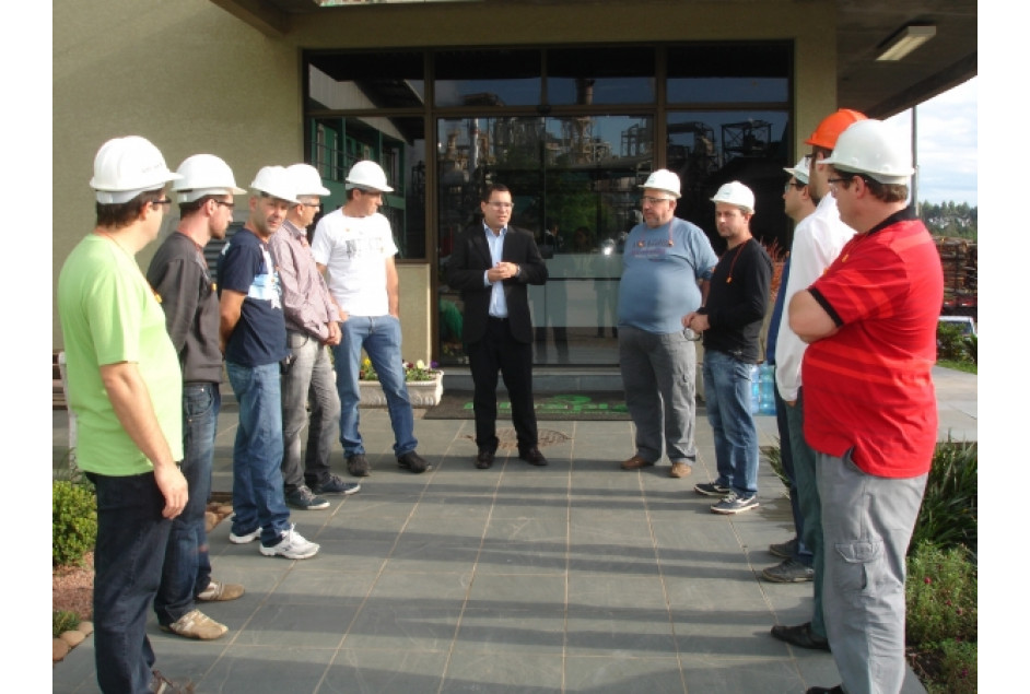 Associados à Agamóveis visitam Fibraplac