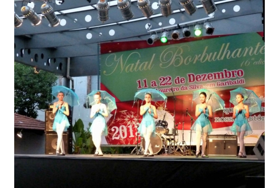 Crianças do Projeto social da APEME apresentam-se no Natal Borbulhante