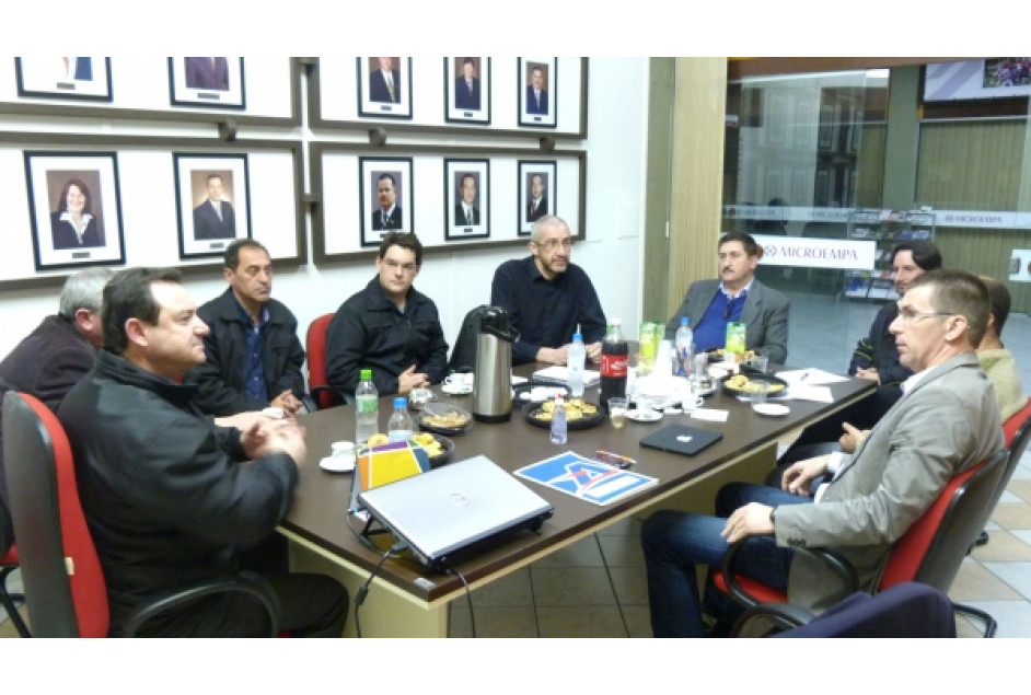 Diretoria da FEMICRO/RS elabora planejamento