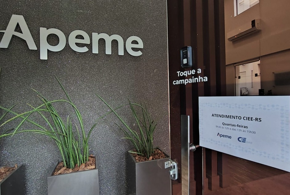 Apeme renova parceria com o CIEE/RS para 2026