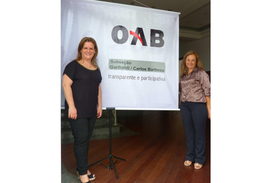 Praça das Rosas movimentada no Dia da Mulher