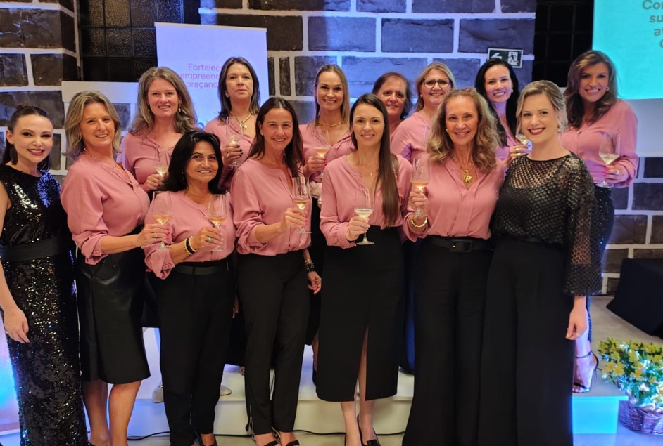 Happy hour reúne 120 mulheres em Garibaldi