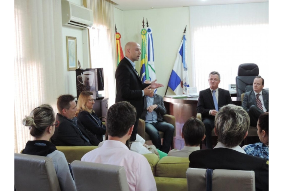 APEME e FEMICRO/RS comemoram implantação da Redesim em Garibaldi