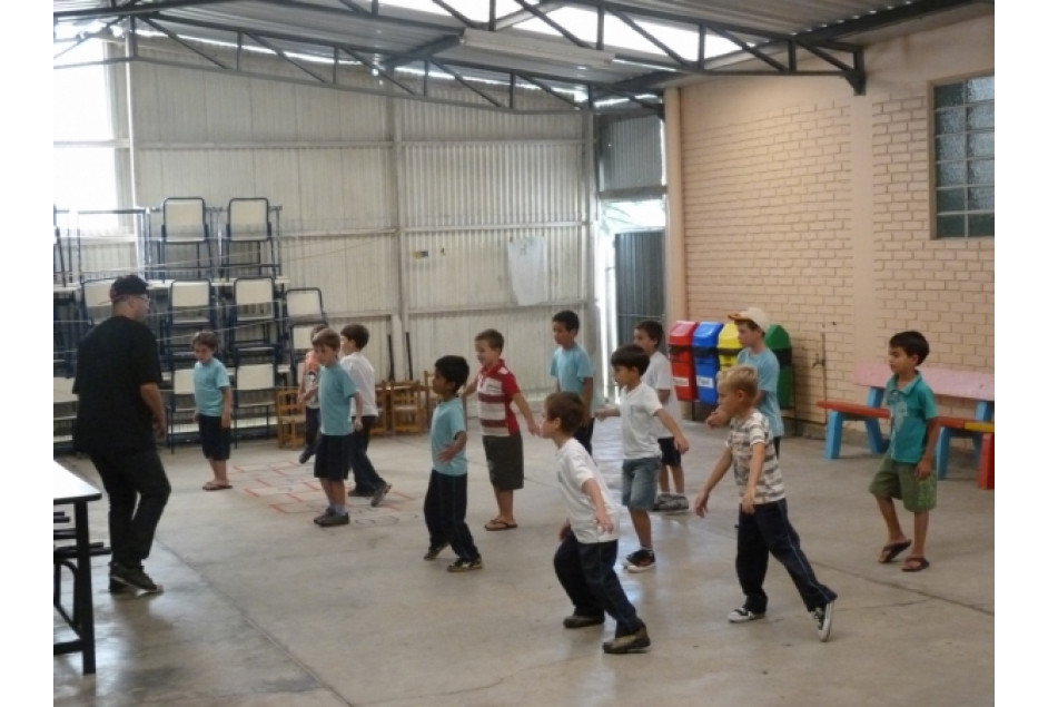 Projeto "Crescendo com a Dança" inicia quarto ano de atividades