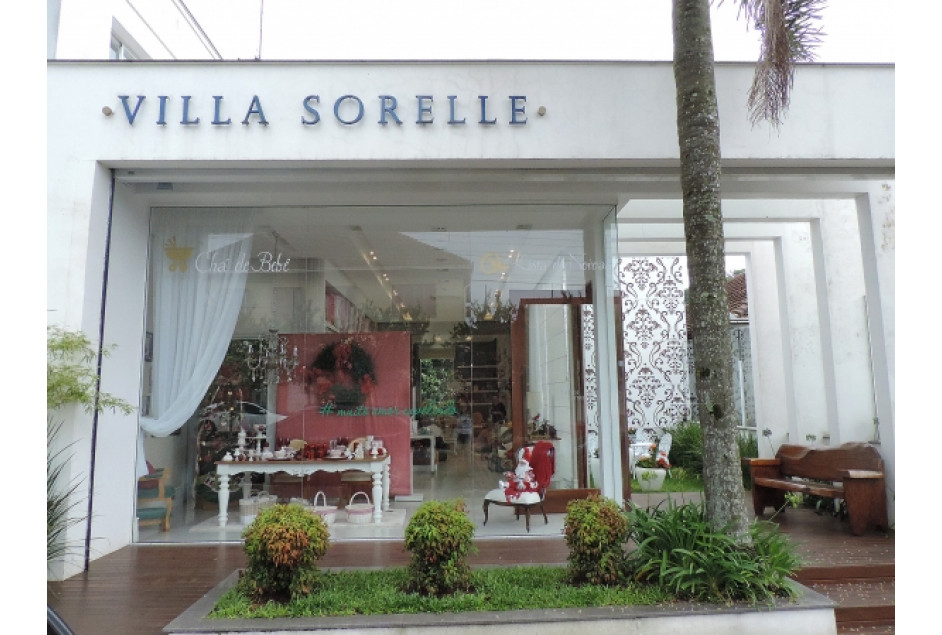 Lojas montam vitrines de Natal diferenciadas