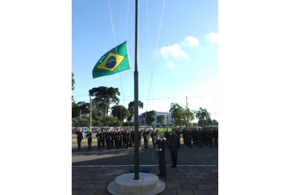 Diretor da Amiga Informática e Inglês recebe homenagem no 6º Batalhão de Comunicações