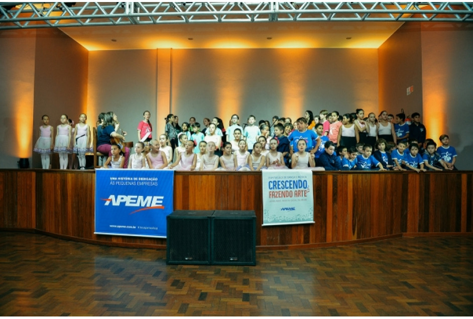 Mais de 100 alunos apresentam-se em Espetáculo da APEME