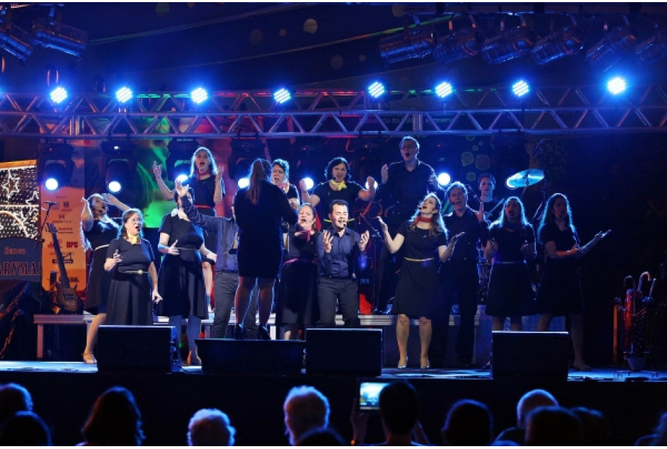 Coro Simplesmente apresenta o espetáculo ‘Paratodos’