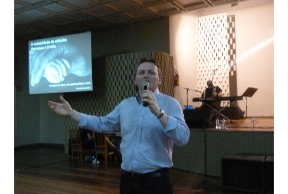 Casa cheia para prestigiar Padre Ezequiel Dal Pozzo