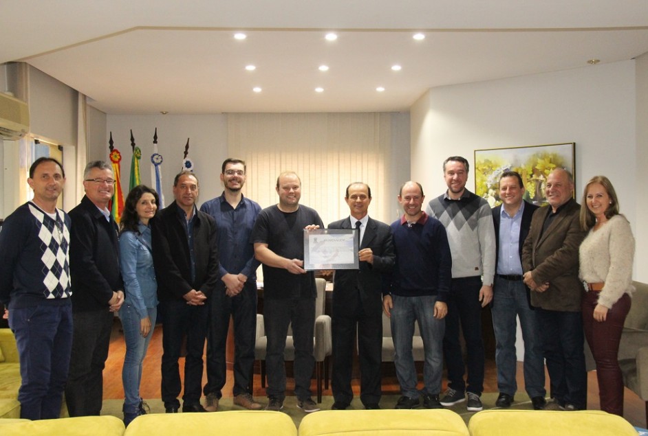 Município presta homenagem à AGAMÓVEIS pelos seus 15 anos