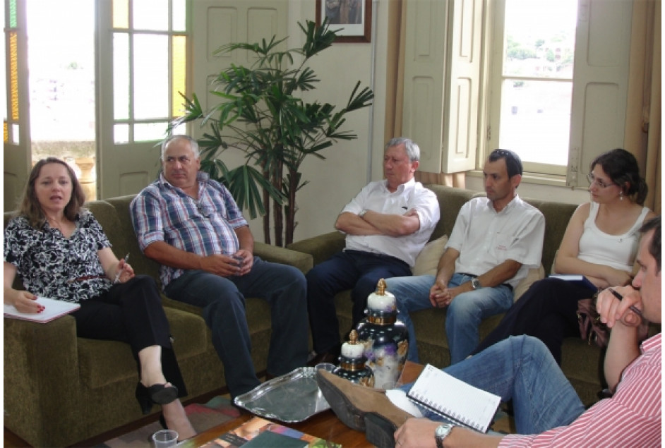 APEME reúne-se com Secretária de Turismo Ivane Fávero