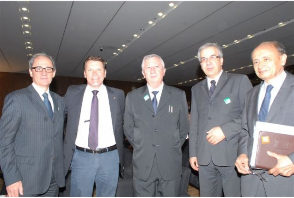 Dirigentes buscam sensibilizar poder executivo para inserir setor vitivinícola no Simples Nacional