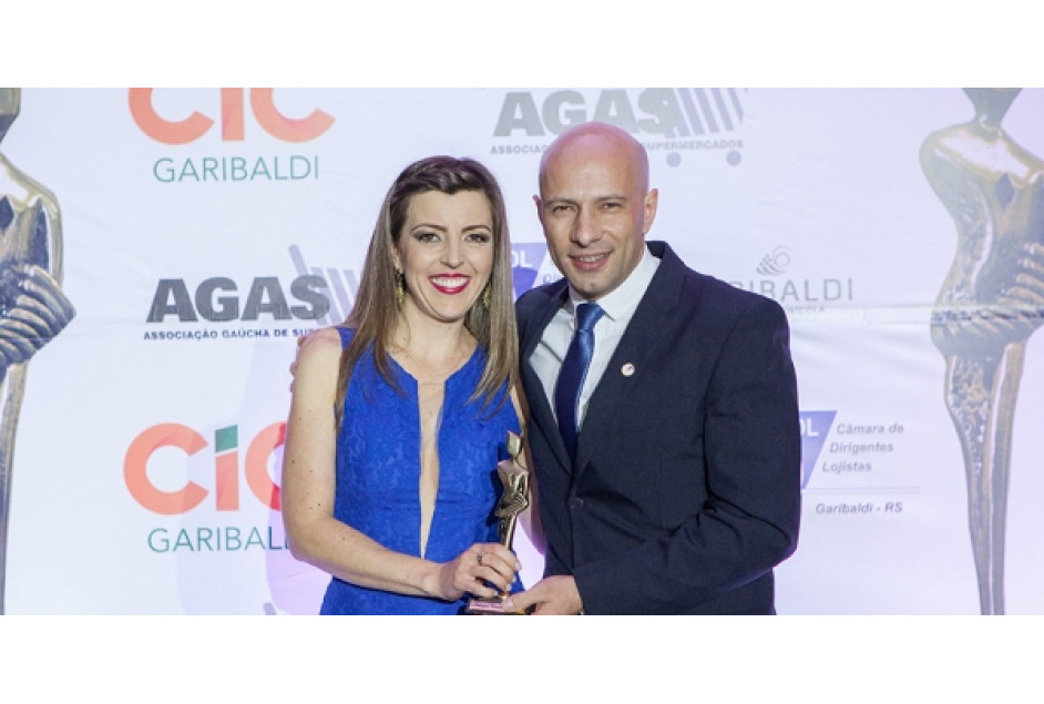 APEME homenageia Enamorare no Troféu Destaques