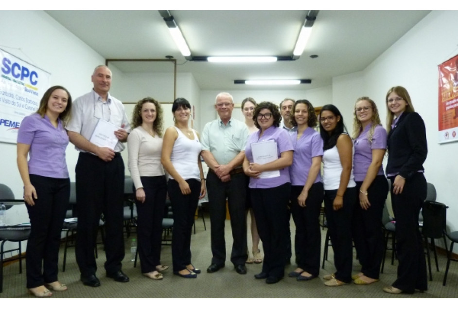 Colaboradores da APEME participam de treinamento sobre Qualidade Total