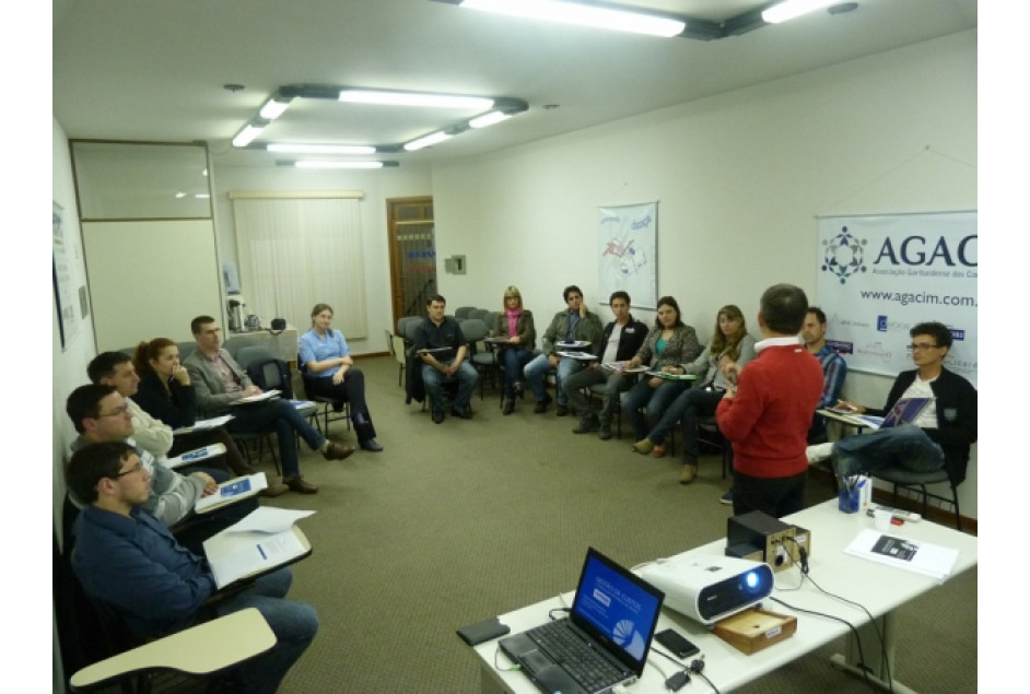 Empreendedores participam de Curso de Gestão de Custos na APEME