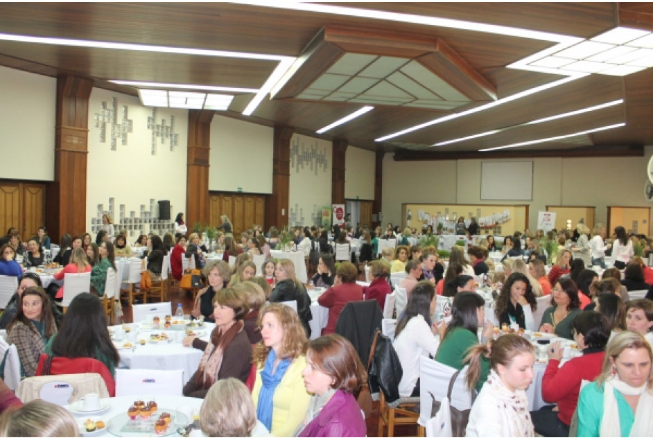 Chá Beneficente "Declarações" com recorde de público