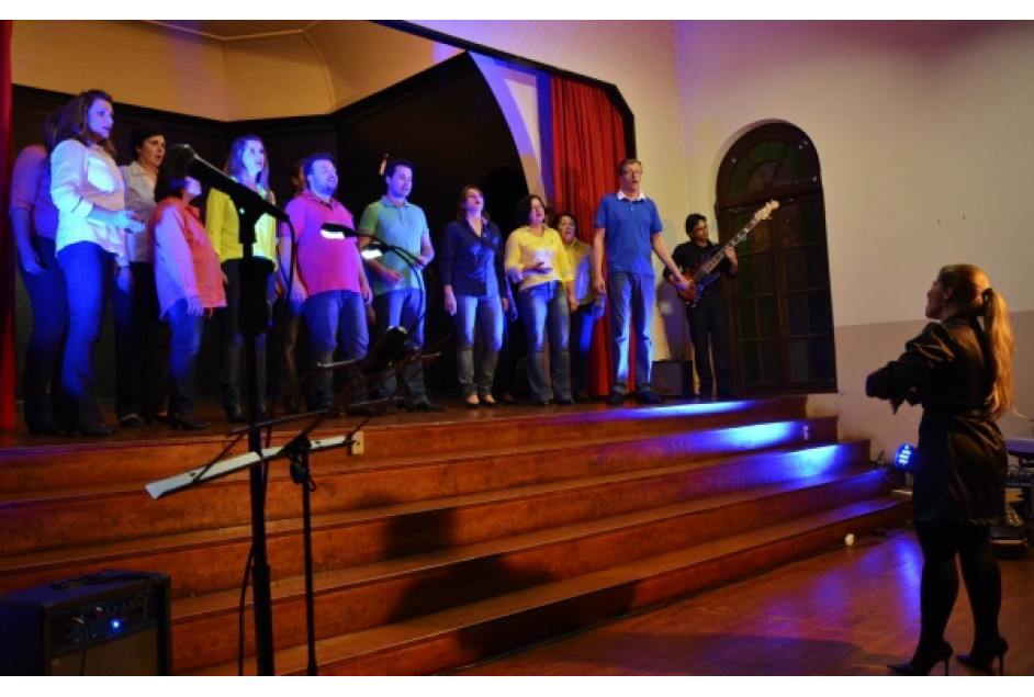 Coro Simplesmente apresenta o espetáculo ‘ParaTodos’