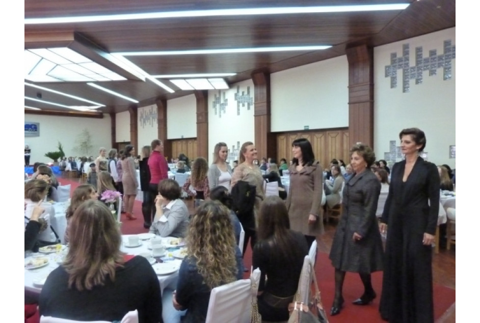 Chá Beneficente "Declarações" terá desfile de modas  